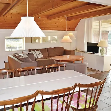 بيت للعطل Four-bedroom Holiday Harboore With A Fireplace 02 *